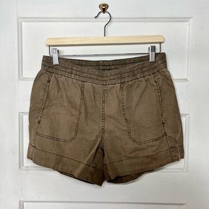 ❤️ Brown Roots mid rise shorts with pockets